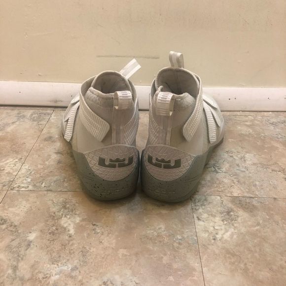 Nike Lebron Soldier XI SFG Light Bone shoes Men’s Size 18 - Picture 4 of 8